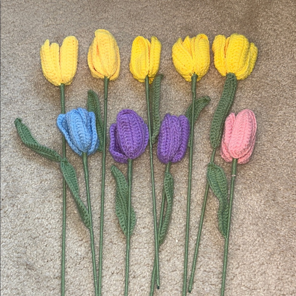 9 pieces tooltip tulip crochet flowers.